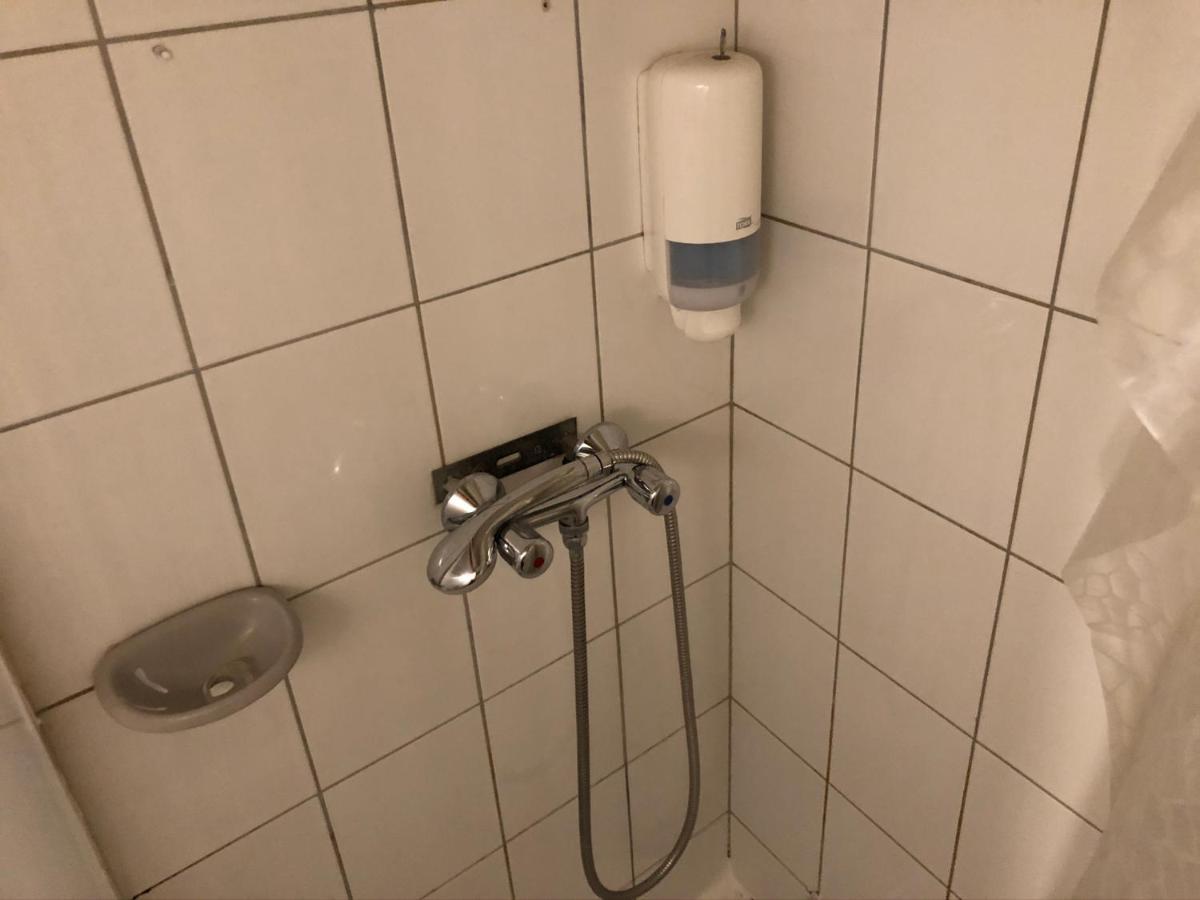 Apartament Whole Basement Former Pub For Stag Do, Bachelor House Party Flat *