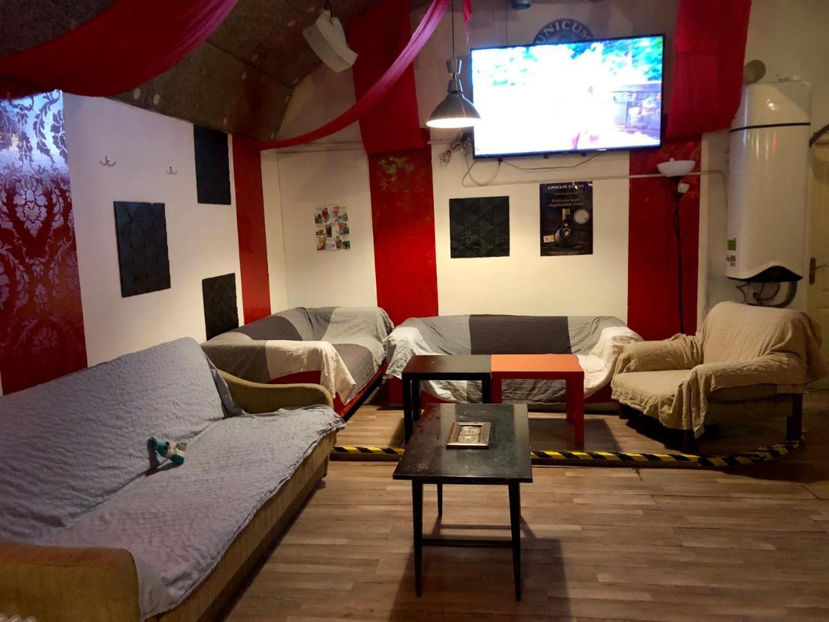 Whole Basement Former Pub For Stag Do, Bachelor House Party Flat Апартаменти Будапешт