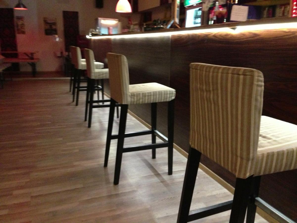 Whole Basement Former Pub For Stag Do, Bachelor House Party Flat Апартаменти