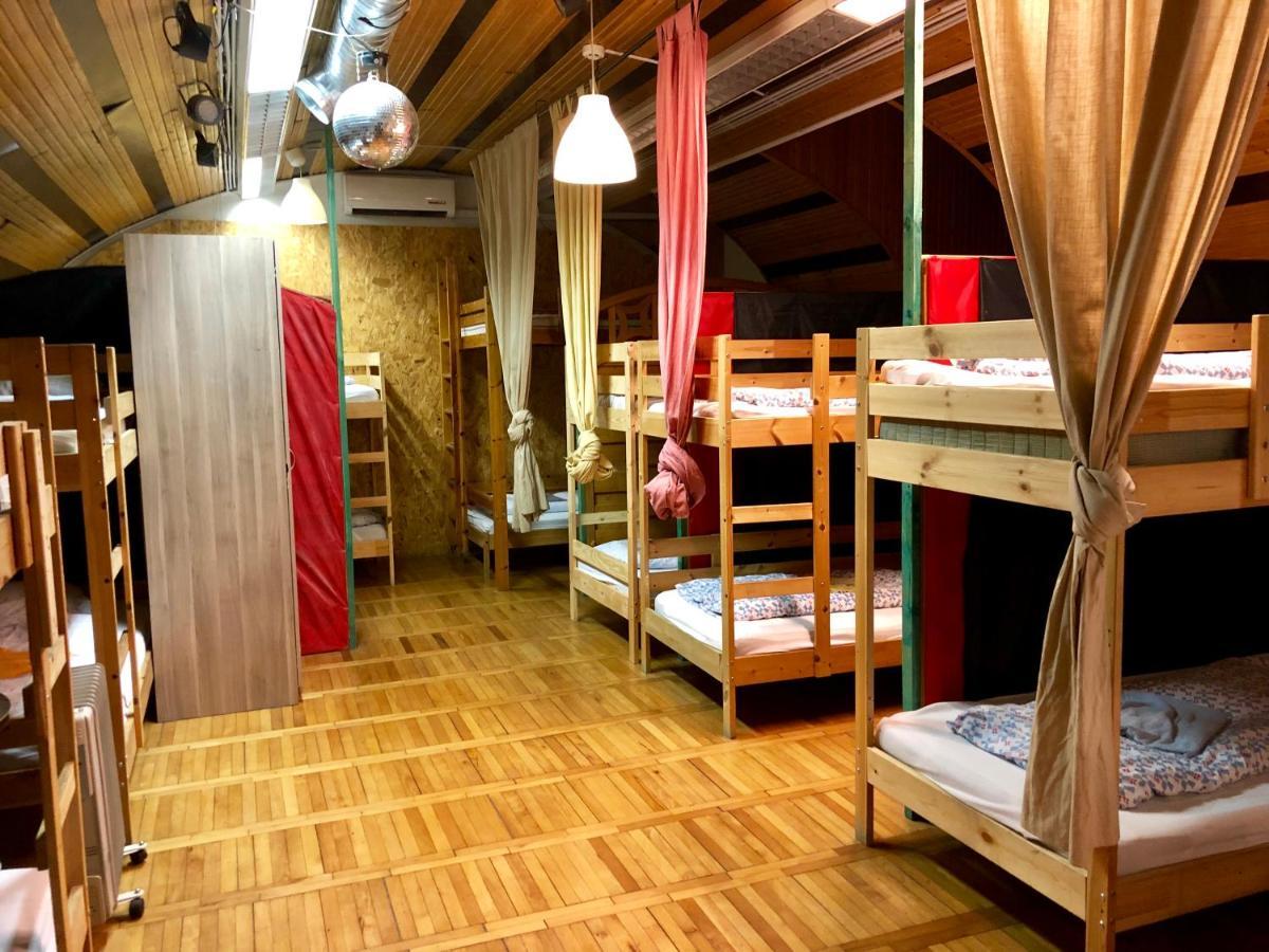 Апартаменти Whole Basement Former Pub For Stag Do, Bachelor House Party Flat