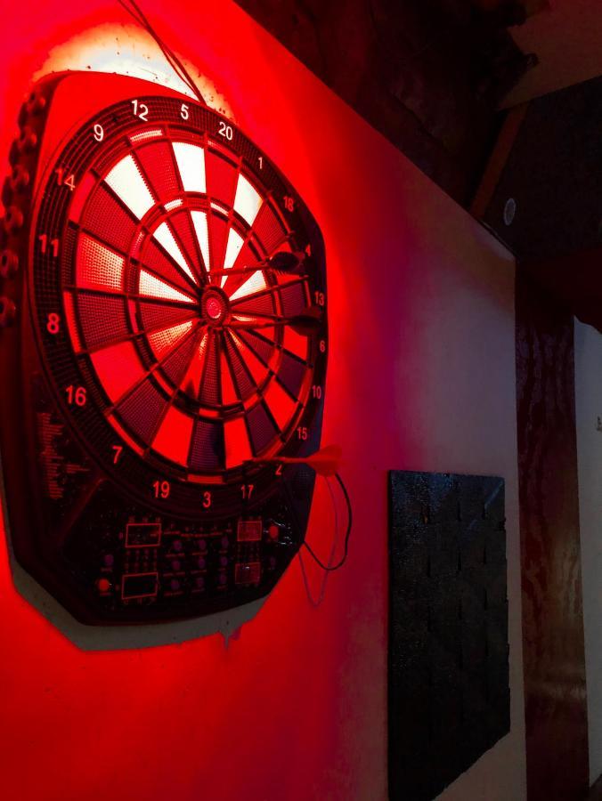 Whole Basement Former Pub For Stag Do, Bachelor House Party Flat Апартаменти