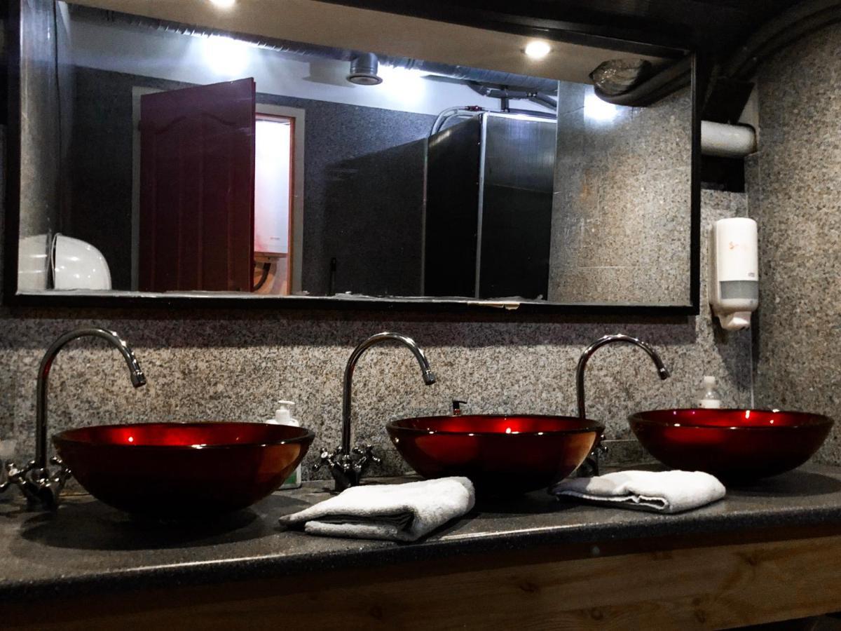 Whole Basement Former Pub For Stag Do, Bachelor House Party Flat Апартаменти *