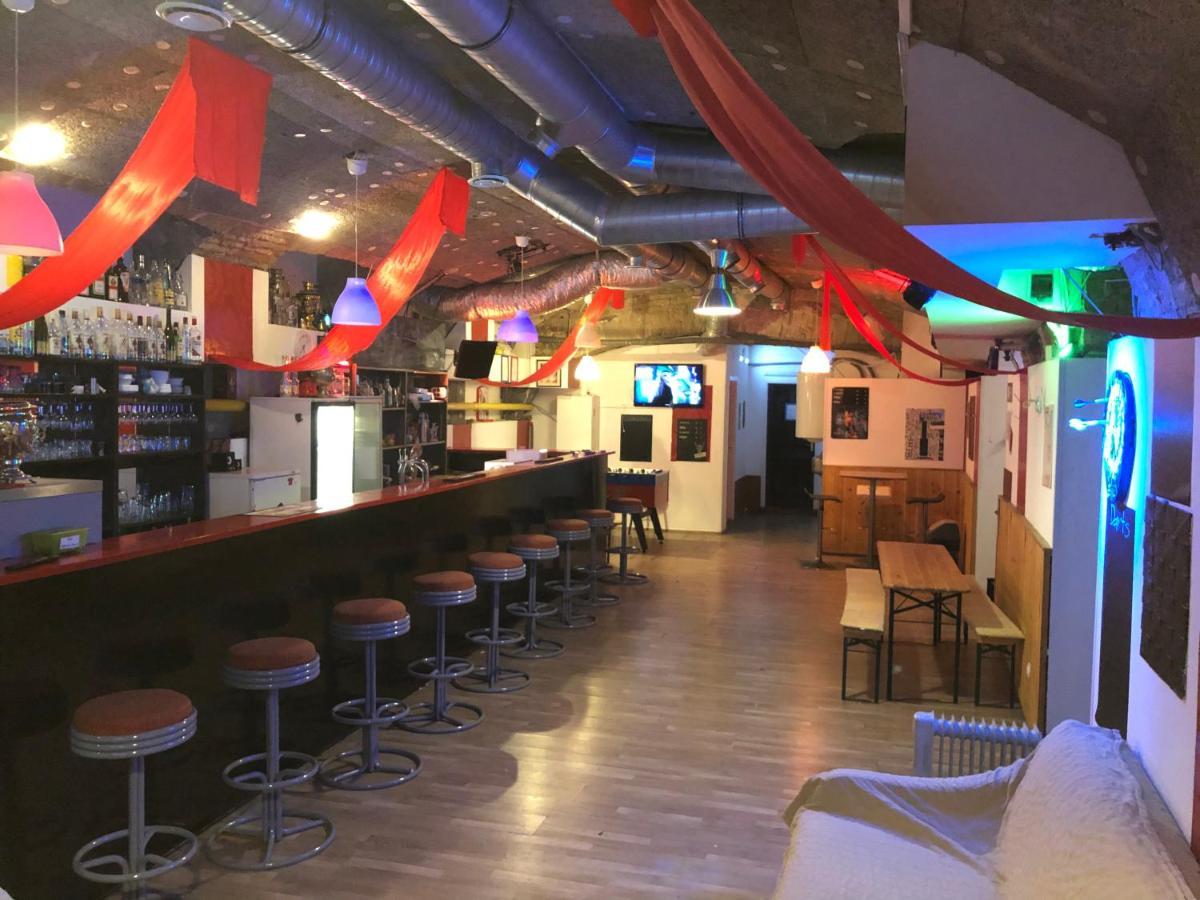 Апартаменти Whole Basement Former Pub For Stag Do, Bachelor House Party Flat Будапешт