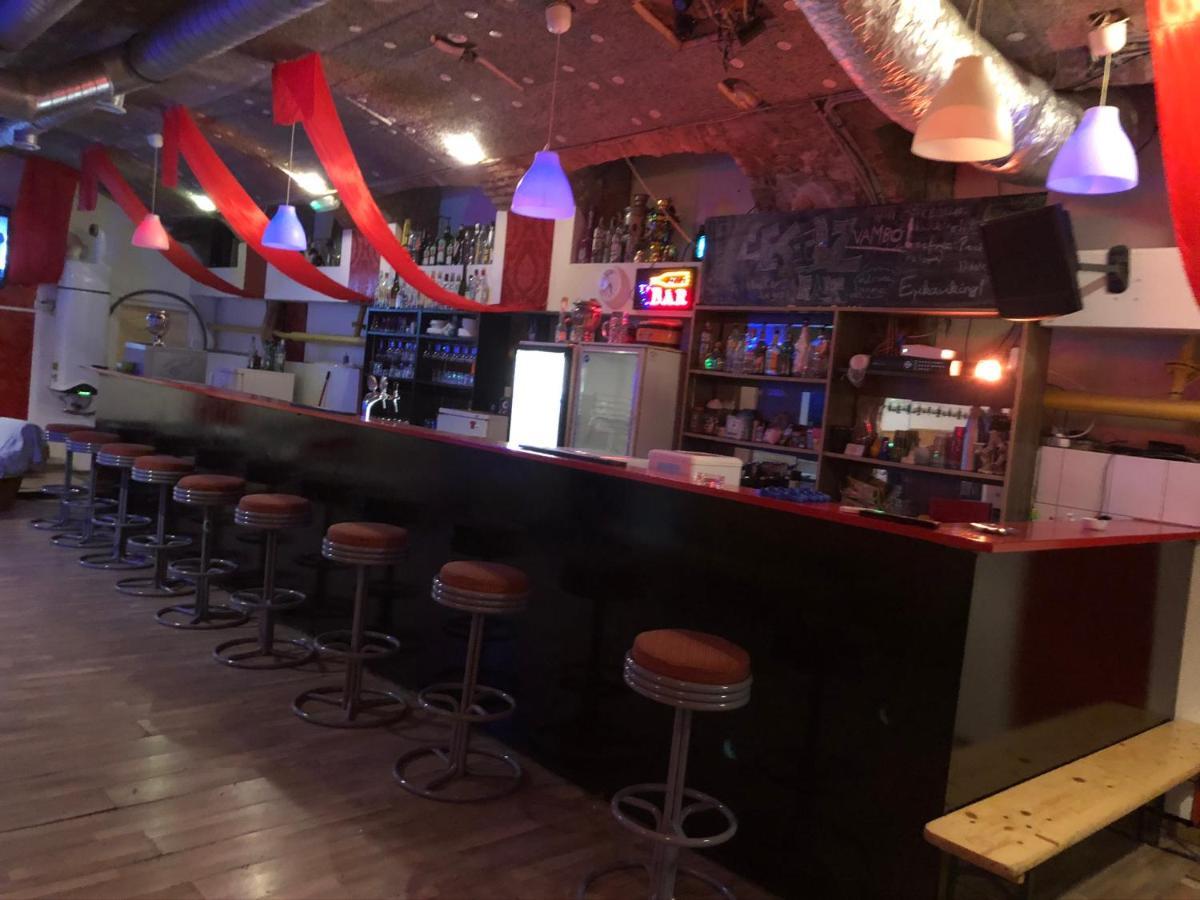 Апартаменти Whole Basement Former Pub For Stag Do, Bachelor House Party Flat *