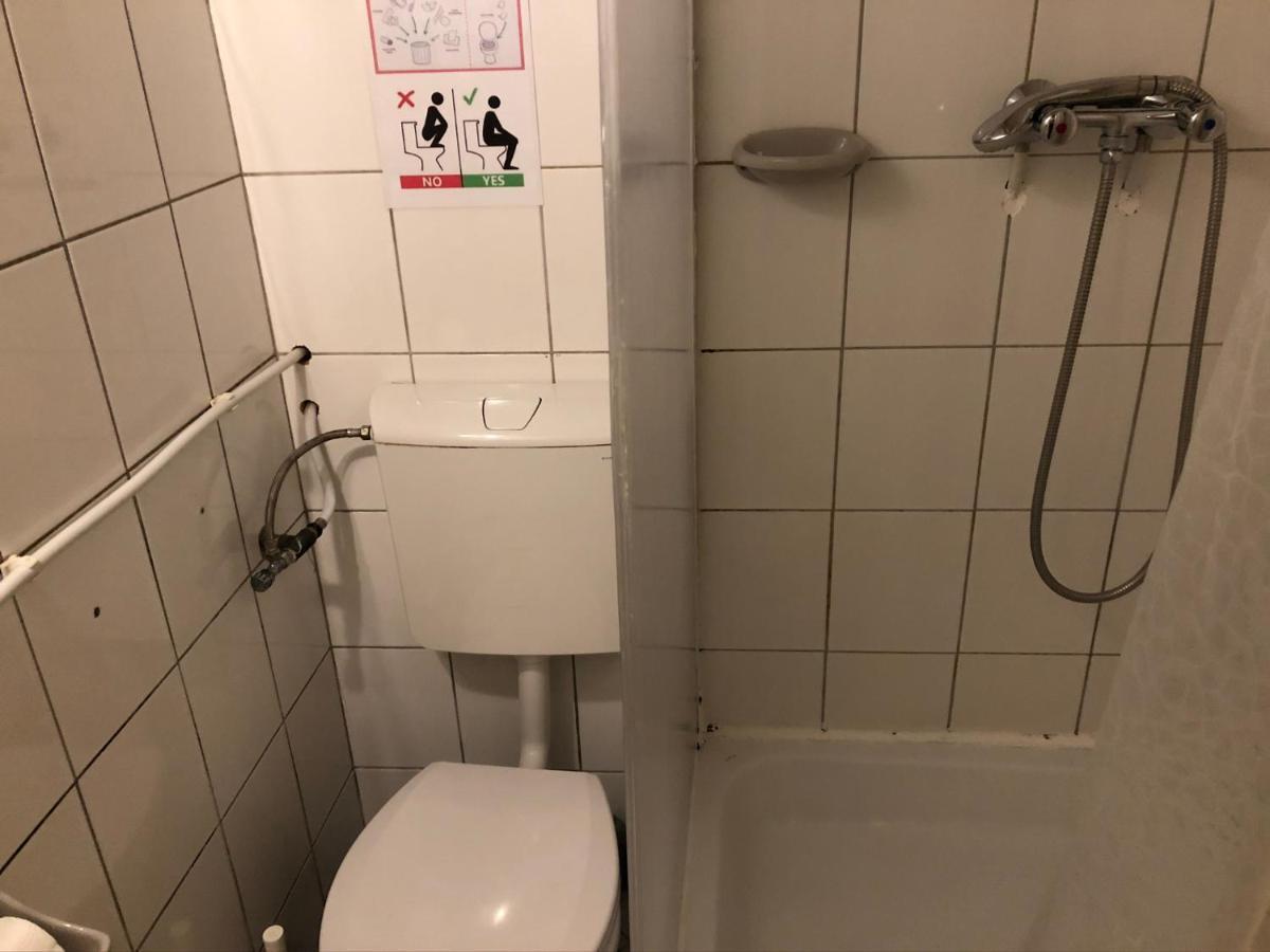 Whole Basement Former Pub For Stag Do, Bachelor House Party Flat Апартаменти Будапешт