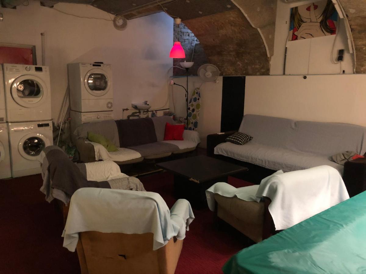 Апартаменти Whole Basement Former Pub For Stag Do, Bachelor House Party Flat
