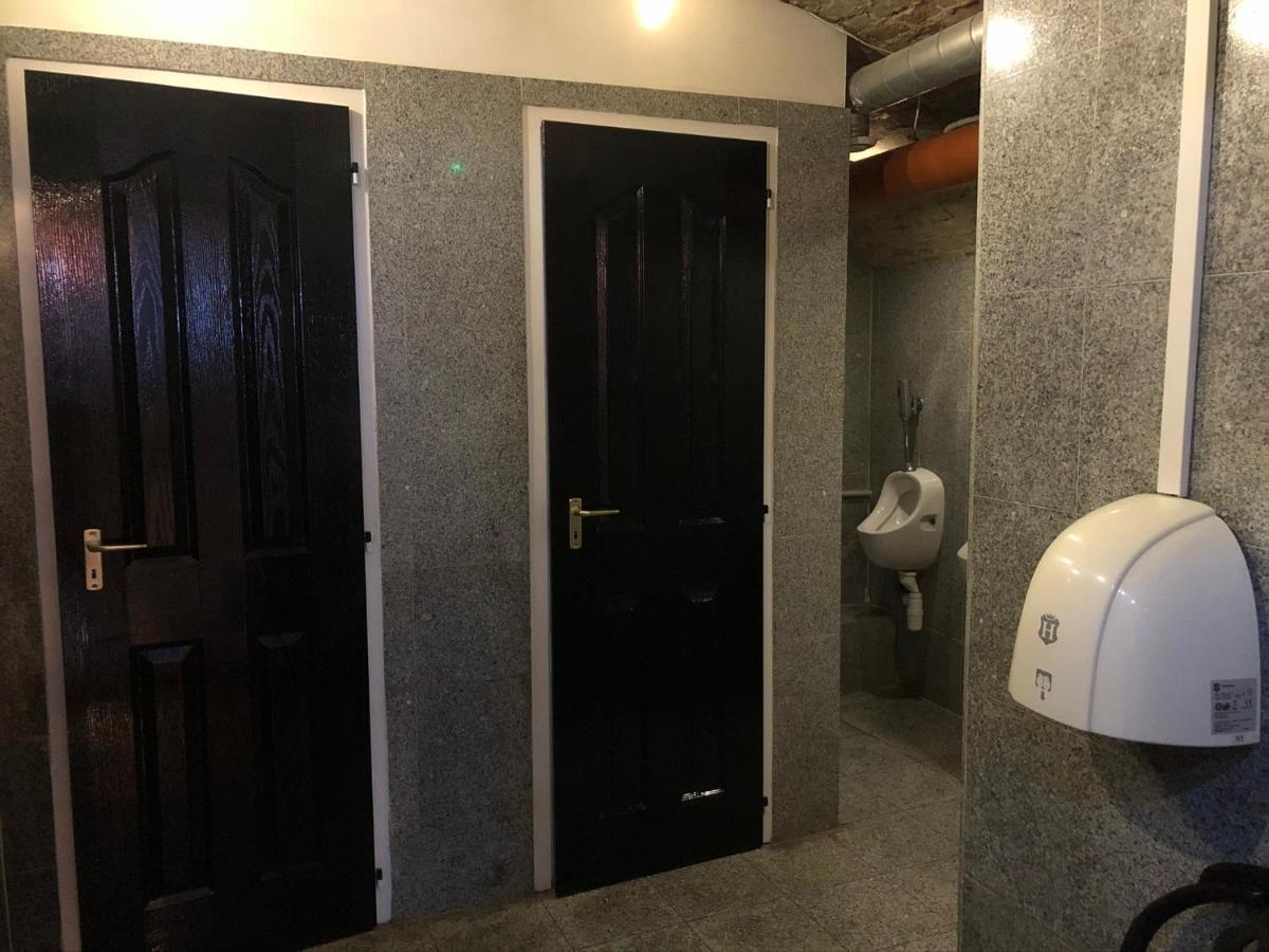 Апартаменти Whole Basement Former Pub For Stag Do, Bachelor House Party Flat Будапешт