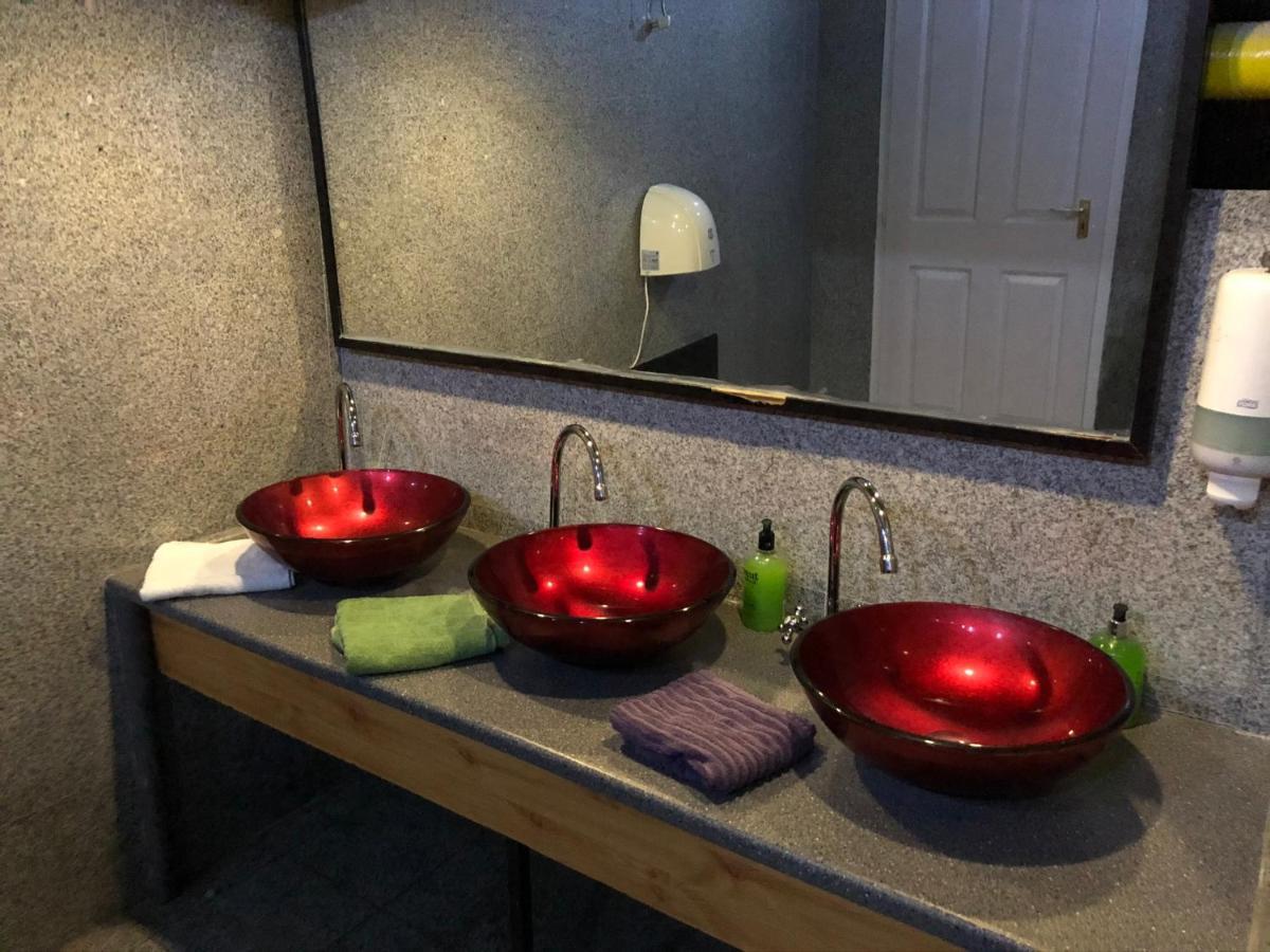 Whole Basement Former Pub For Stag Do, Bachelor House Party Flat Апартаменти Будапешт