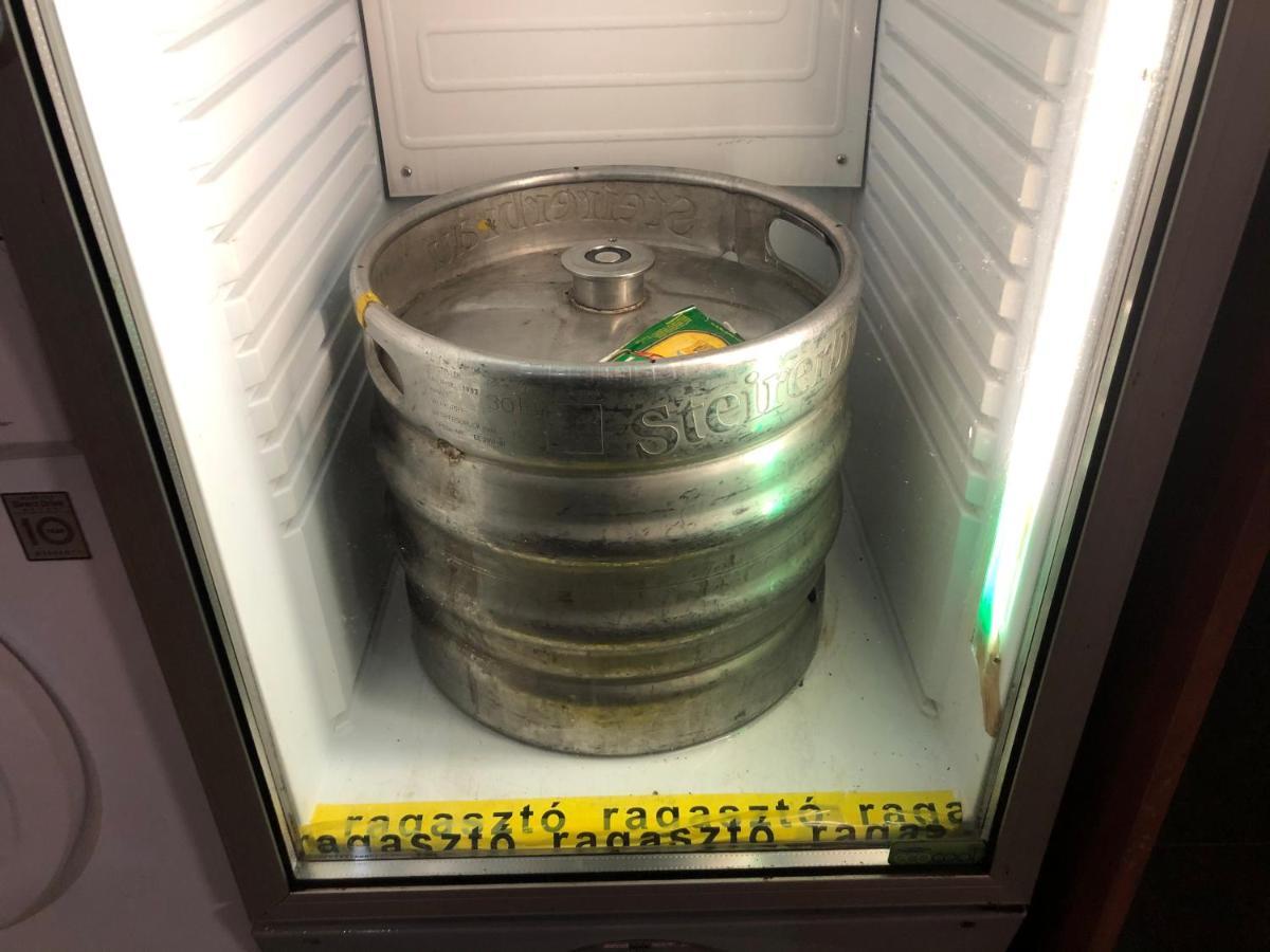 Апартаменти Whole Basement Former Pub For Stag Do, Bachelor House Party Flat