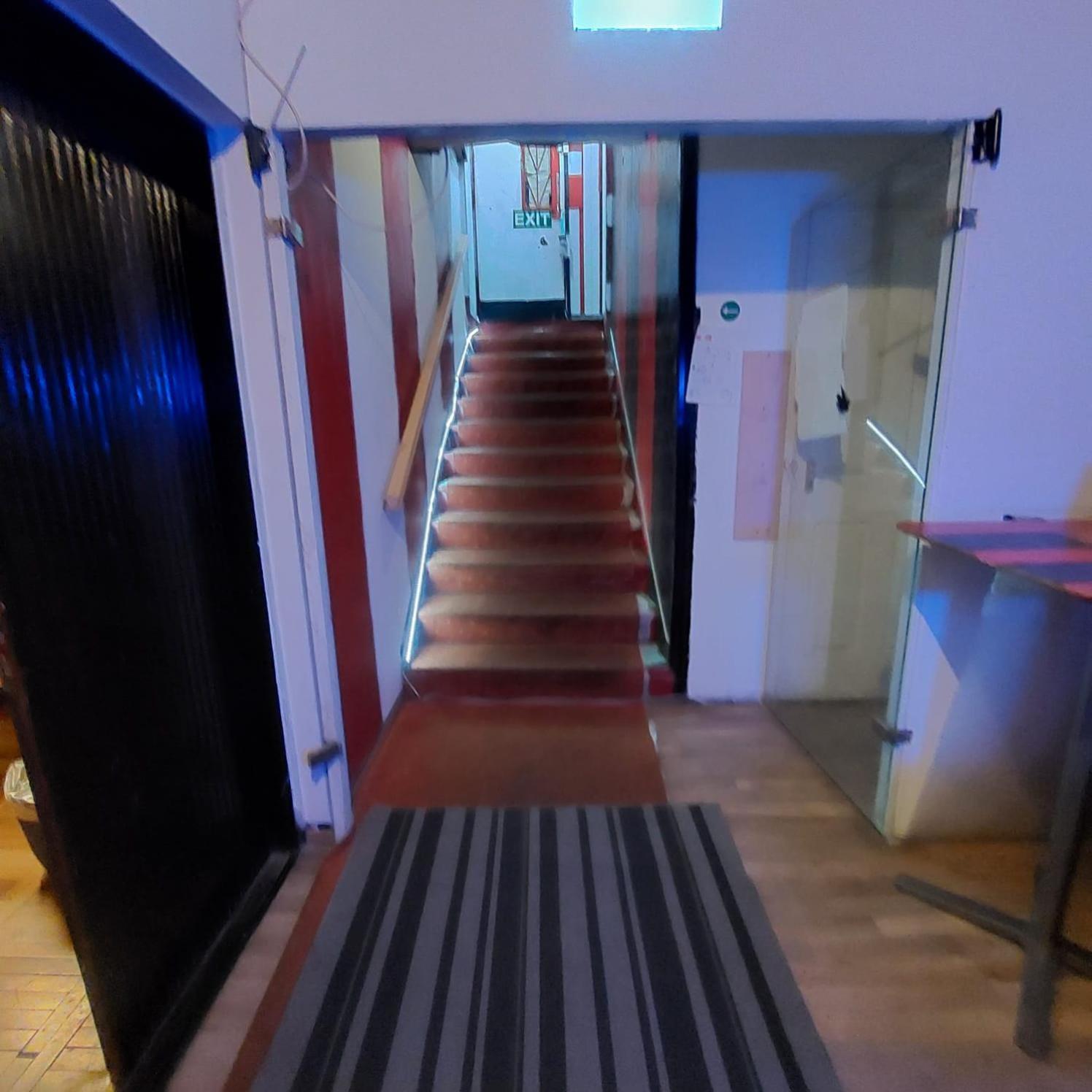 Whole Basement Former Pub For Stag Do, Bachelor House Party Flat Апартаменти