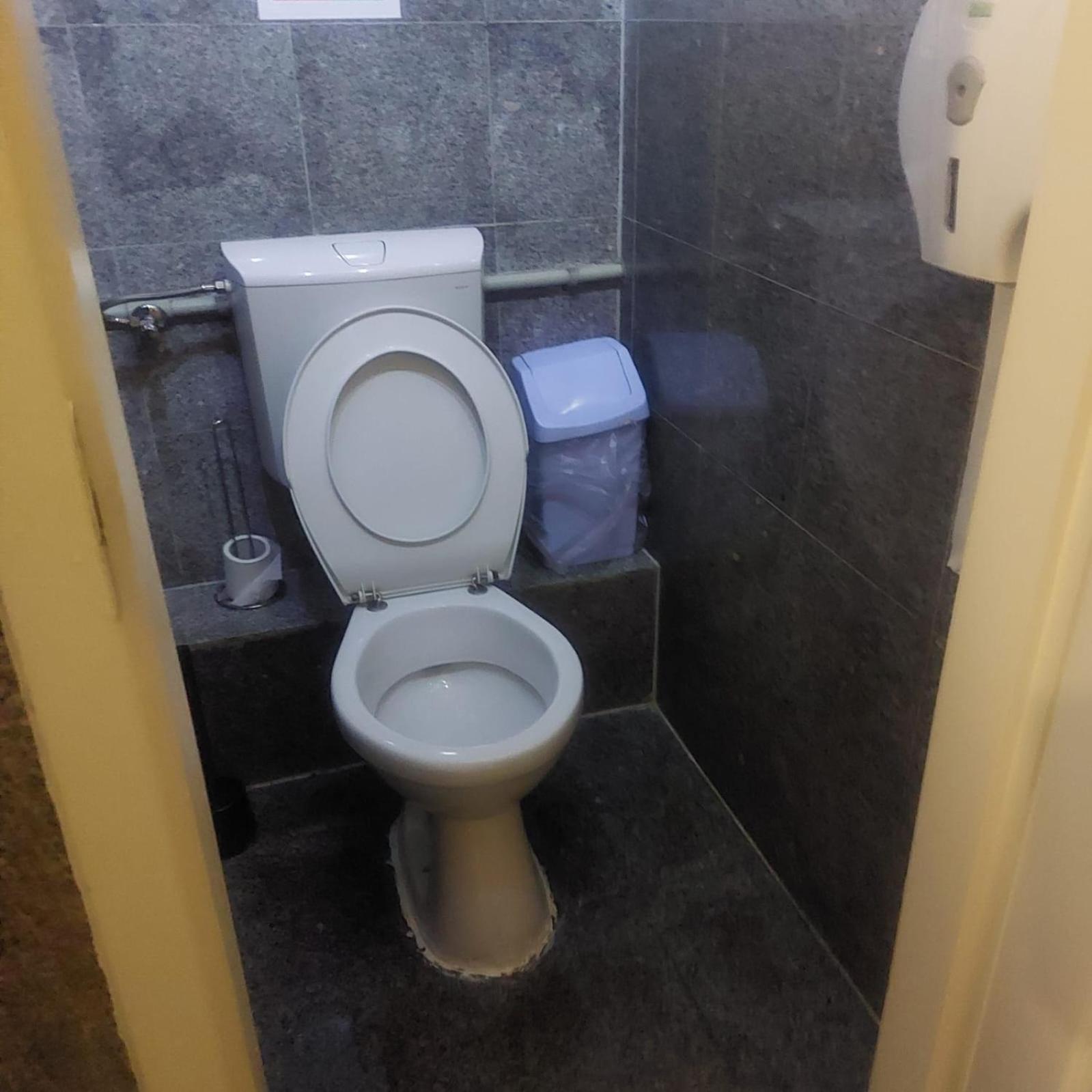 Апартаменти Whole Basement Former Pub For Stag Do, Bachelor House Party Flat Будапешт