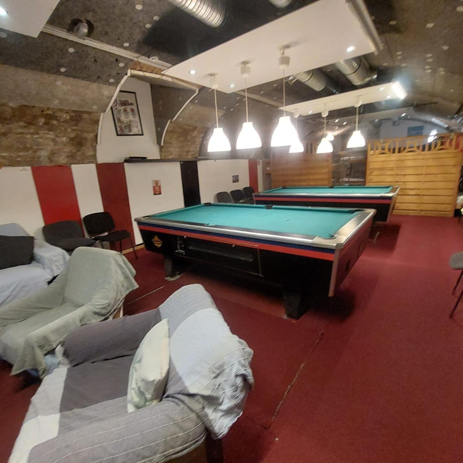 Whole Basement Former Pub For Stag Do, Bachelor House Party Flat Апартаменти